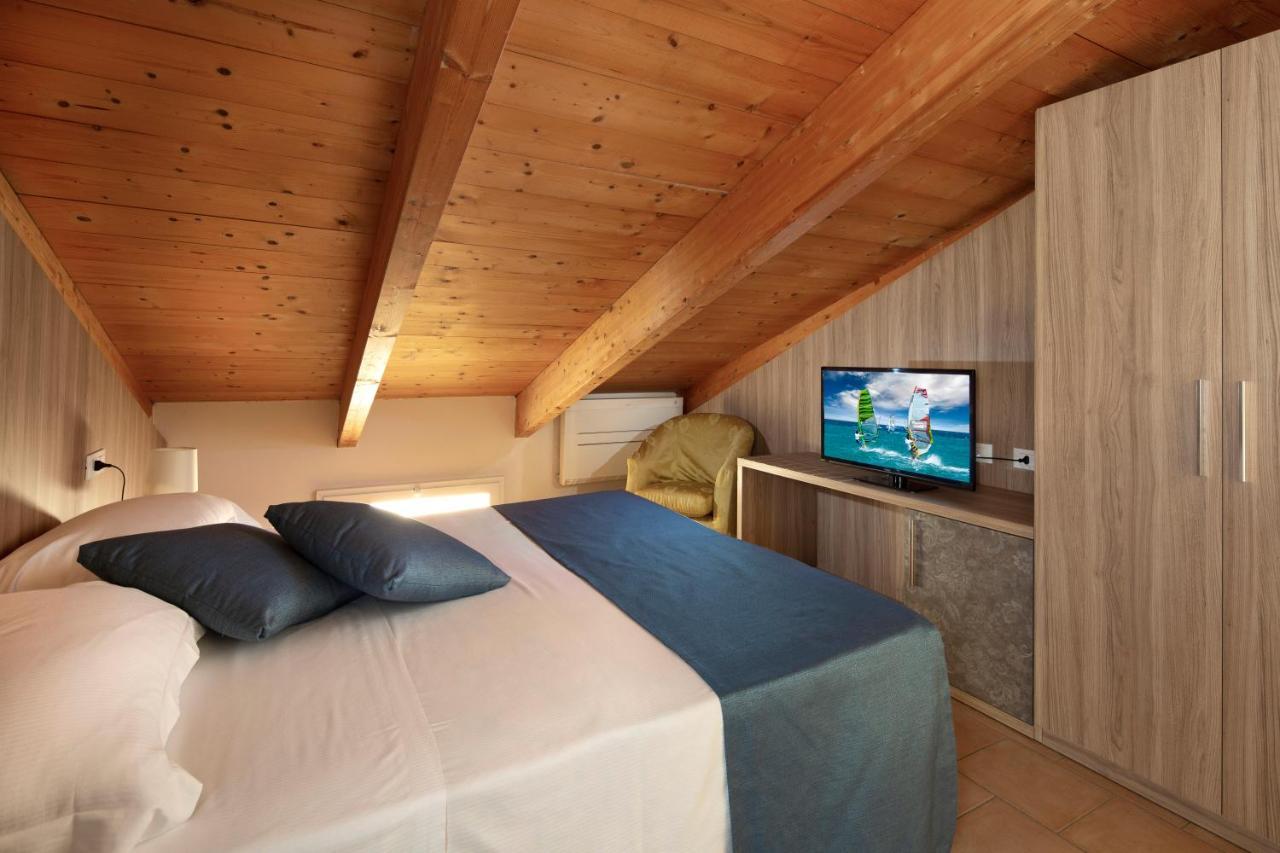 Hotel Cannes - In Pieno Centro 리치오네 외부 사진
