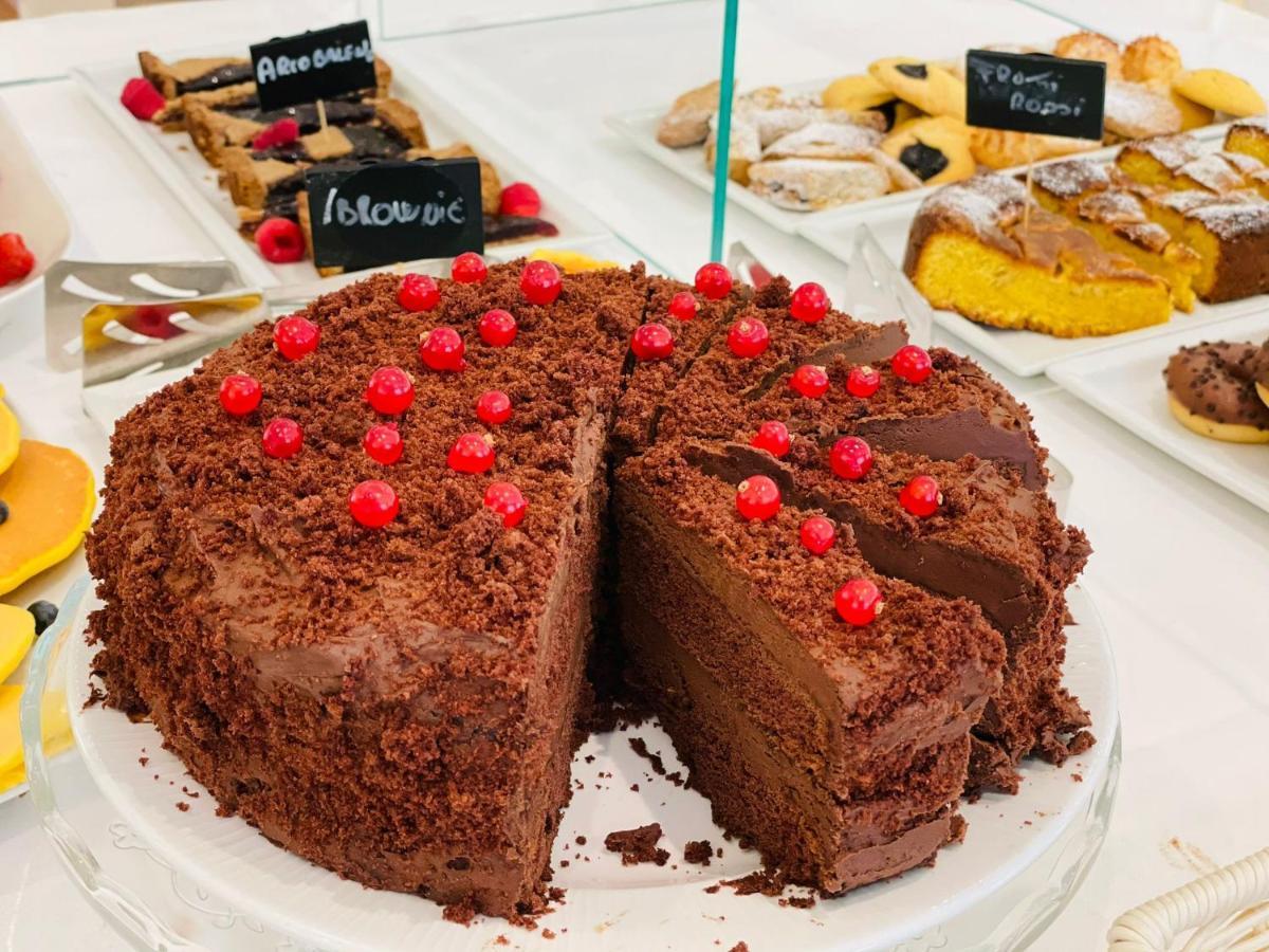 Hotel Cannes - In Pieno Centro 리치오네 외부 사진
