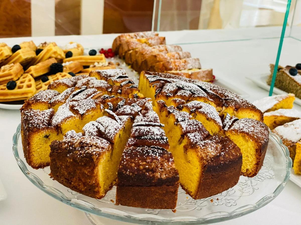 Hotel Cannes - In Pieno Centro 리치오네 외부 사진