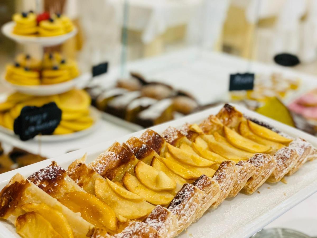 Hotel Cannes - In Pieno Centro 리치오네 외부 사진