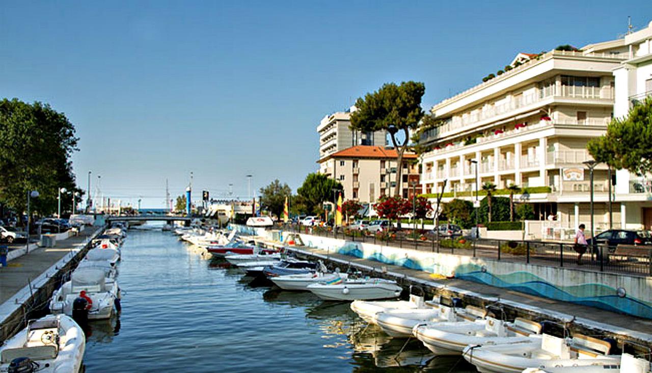 Hotel Cannes - In Pieno Centro 리치오네 외부 사진