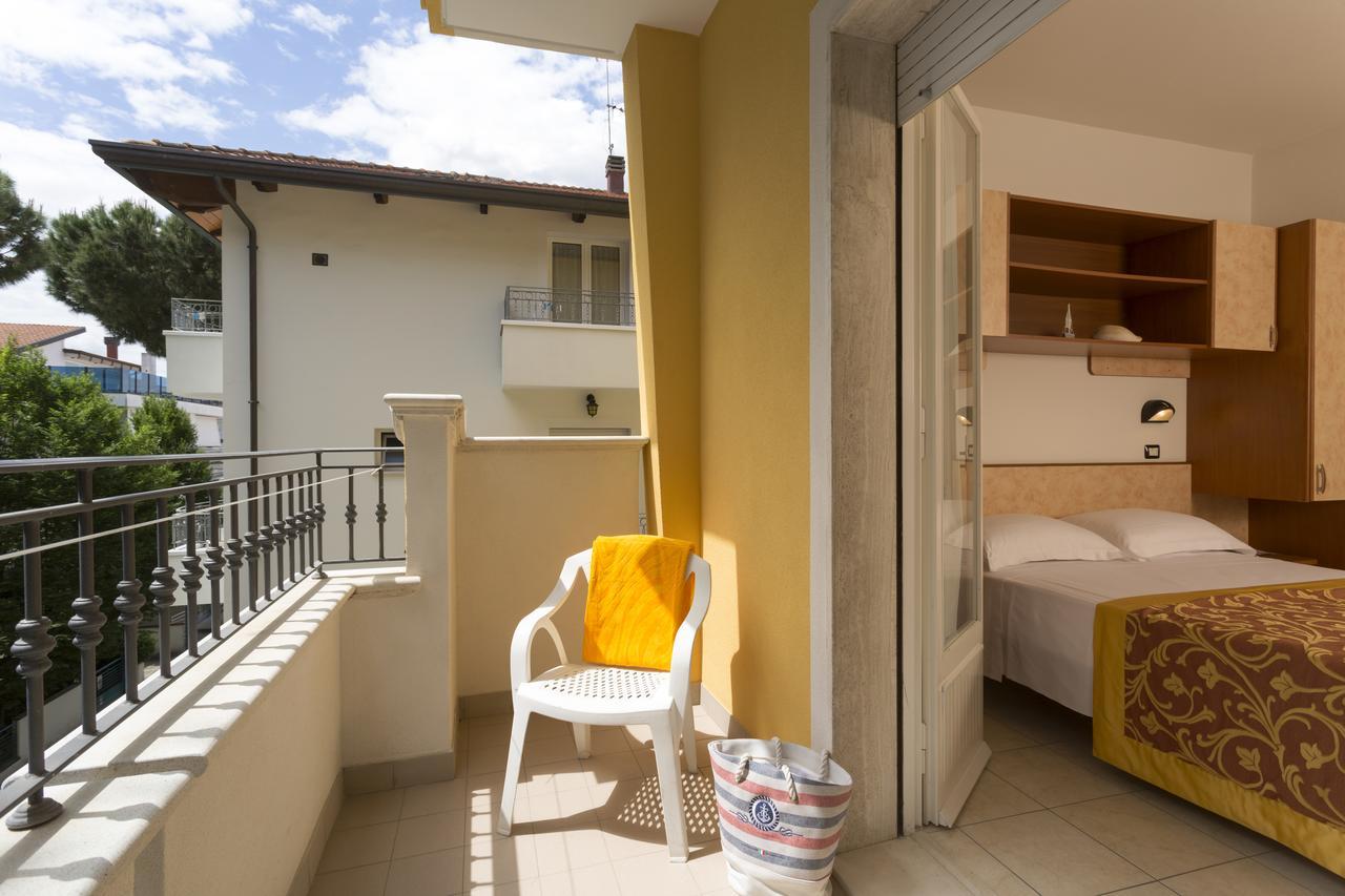 Hotel Cannes - In Pieno Centro 리치오네 외부 사진