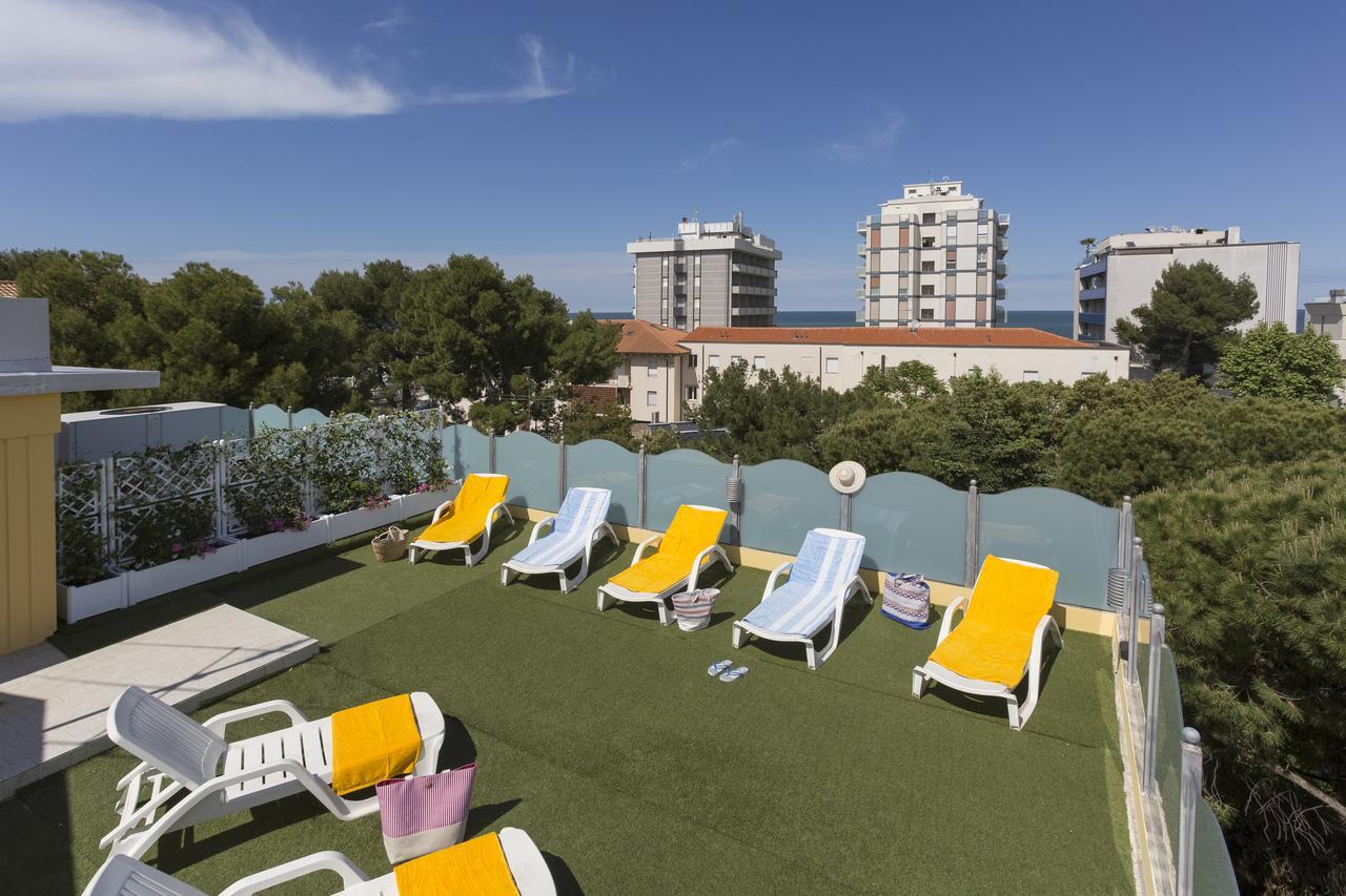 Hotel Cannes - In Pieno Centro 리치오네 외부 사진